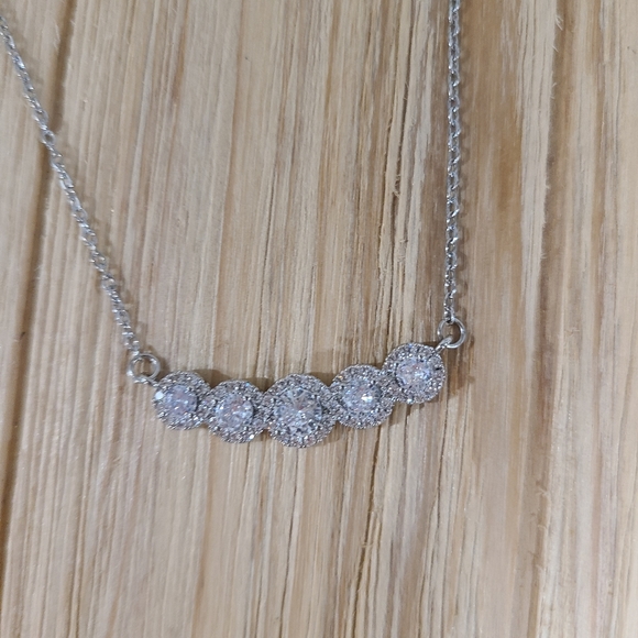 🌟🌟NEW🌟🌟GLAMOROUS!! Genuine 5 Round CZ 1 Carat  Necklace in SILVER 🌟🌟 - Picture 14 of 15